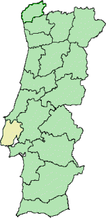 Mapa de Portugal dividido por distritos. O distrito de Lisboa tem uma cor diferente da dos restantes distritos